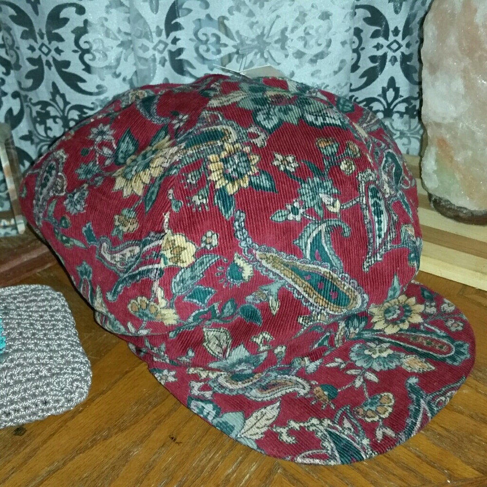 ✌Reversible floral/Paisley corduroy cap☮